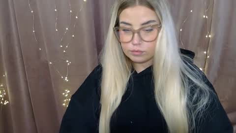 Snapshot of kristyflowers chatting on 12.16.24 KristyFlowers online show from 12.16.24