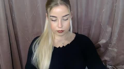 Snapshot of kristyflowers chatting on 12.17.24 KristyFlowers online show from 12.17.24