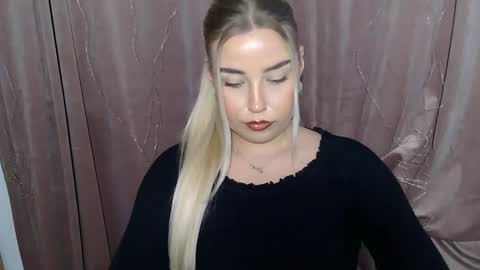 Snapshot of kristyflowers chatting on 12.17.24 KristyFlowers online show from 12.17.24