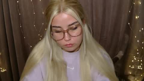 Snapshot of kristyflowers chatting on 12.19.24 KristyFlowers online show from 12.19.24