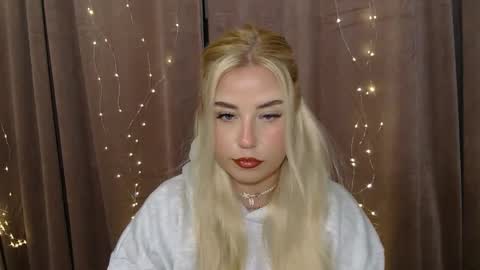 Snapshot of kristyflowers chatting on 01.06.25 KristyFlowers online show from 01.06.25