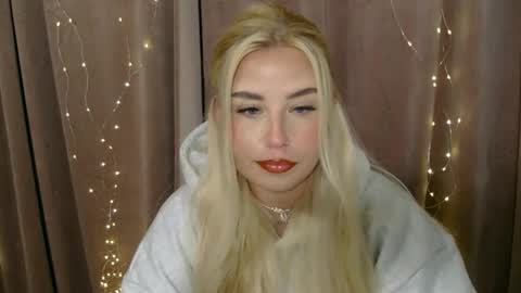 Snapshot of kristyflowers chatting on 01.06.25 KristyFlowers online show from 01.06.25