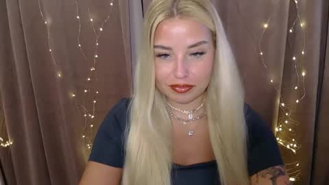Snapshot of kristyflowers chatting on 01.07.25 KristyFlowers online show from 01.07.25