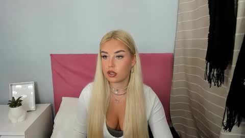 Snapshot of kristyflowers chatting on 01.12.25 KristyFlowers online show from 01.12.25