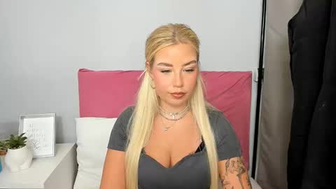 Snapshot of kristyflowers chatting on 01.15.25 KristyFlowers online show from 01.15.25