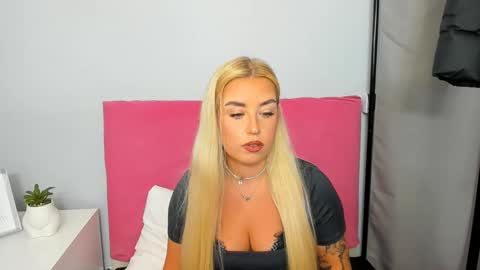 Snapshot of kristyflowers chatting on 01.21.25 KristyFlowers online show from 01.21.25
