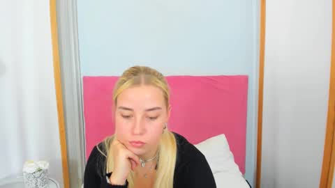 Snapshot of kristyflowers chatting on 02.05.25 KristyFlowers online show from 02.05.25
