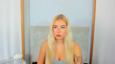 Snapshot of kristyflowers chatting on 02.12.25 KristyFlowers online show from 02.12.25