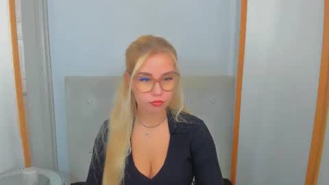 Snapshot of kristyflowers chatting on 03.01.25 KristyFlowers online show from 03.01.25