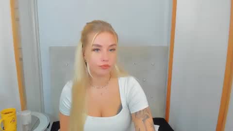 Snapshot of kristyflowers chatting on 03.03.25 KristyFlowers online show from 03.03.25