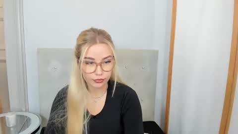 Snapshot of kristyflowers chatting on 03.07.25 KristyFlowers online show from 03.07.25