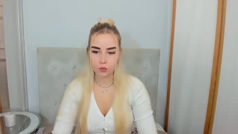 Snapshot of kristyflowers chatting on 03.08.25 KristyFlowers online show from 03.08.25