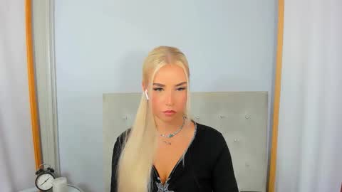 Snapshot of kristyflowers chatting on 09.18.25 KristyFlowers online show from 09.18.25