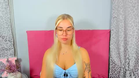 Snapshot of kristyflowers chatting on 10.14.25 KristyFlowers online show from 10.14.25