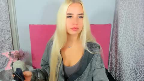 Snapshot of kristyflowers chatting on 10.22.25 KristyFlowers online show from 10.22.25