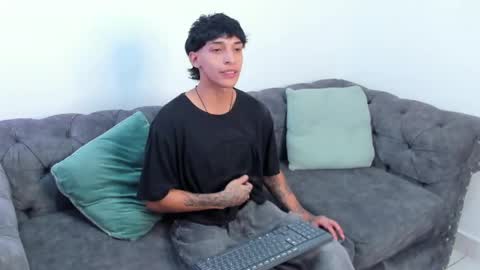 Snapshot of kroywave chatting on 05.10.26 Kroy Wave Muscle Tattoos Latino online show from 05.10.26
