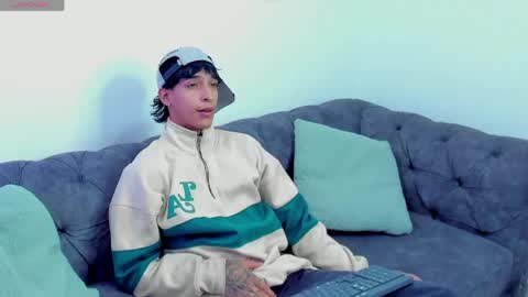 Snapshot of kroywave chatting on 06.04.26 Kroy Wave Muscle Tattoos Latino online show from 06.04.26