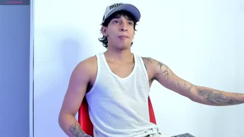 Snapshot of kroywave chatting on 06.17.26 Kroy Wave Muscle Tattoos Latino online show from 06.17.26