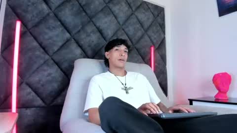 Snapshot of kroywave chatting on 08.08.26 Kroy Wave Muscle Tattoos Latino online show from 08.08.26