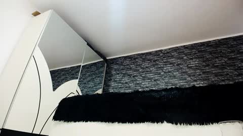 krystal desire online show from 12.22.24