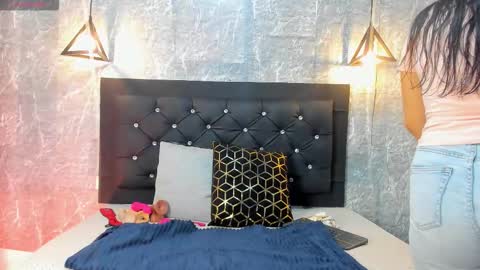 Kystal Taylor online show from 11.12.25