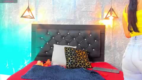 Kystal Taylor online show from 11.24.25