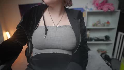 Snapshot of krystalsyxx chatting on 03.04.25 Krystal Syx online show from 03.04.25