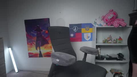 Snapshot of krystalsyxx chatting on 03.08.25 Krystal Syx online show from 03.08.25