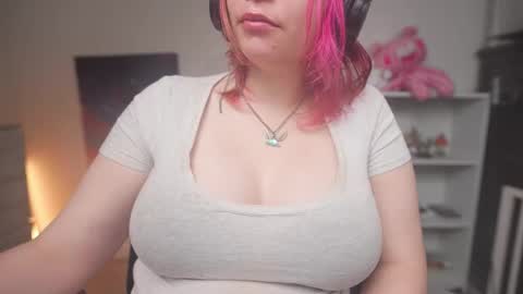 Snapshot of krystalsyxx chatting on 12.21.25 Krystal Syx online show from 12.21.25