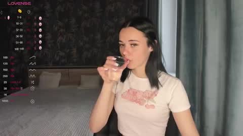 Snapshot of kseni_a chatting on 09.20.25 Ksenia online show from 09.20.25