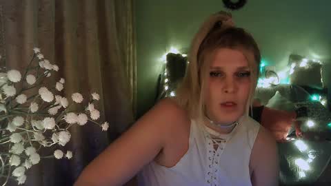 Snapshot of kudesnizza chatting on 12.29.24 Annika MTF ts post -op online show from 12.29.24