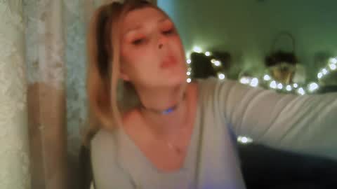 Snapshot of kudesnizza chatting on 01.23.25 Annika MTF ts post -op online show from 01.23.25