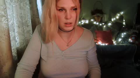 Snapshot of kudesnizza chatting on 02.04.25 Annika MTF ts post -op online show from 02.04.25