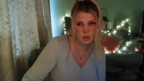 Snapshot of kudesnizza chatting on 02.08.25 Annika MTF ts post -op online show from 02.08.25