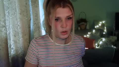 Snapshot of kudesnizza chatting on 02.20.25 Annika MTF ts post -op online show from 02.20.25