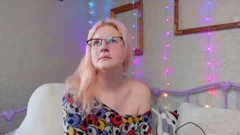 Snapshot of kunzitegoddess chatting on 03.24.26 Samantha online show from 03.24.26