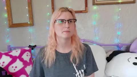 Snapshot of kunzitegoddess chatting on 04.21.26 Samantha online show from 04.21.26