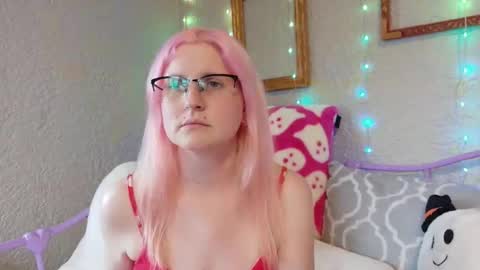 Snapshot of kunzitegoddess chatting on 04.26.26 Samantha online show from 04.26.26