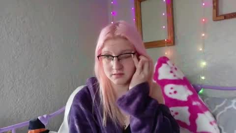 Snapshot of kunzitegoddess chatting on 04.30.26 Samantha online show from 04.30.26