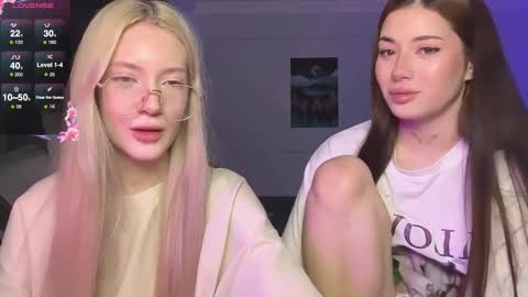 Bella and Alexandra online show from 03.22.26