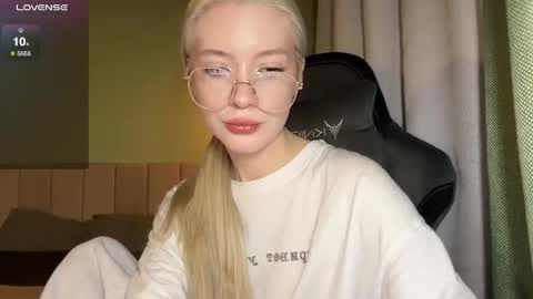 Bella and Alexandra online show from 05.12.26