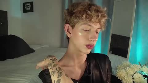 Snapshot of kyle__cooper chatting on 12.21.24 Kyle Cooper online show from 12.21.24