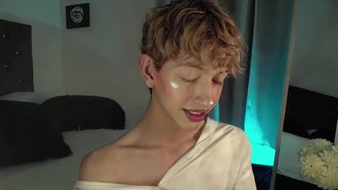 Snapshot of kyle__cooper chatting on 12.22.24 Kyle Cooper online show from 12.22.24