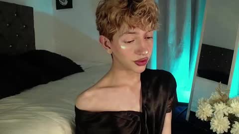 Snapshot of kyle__cooper chatting on 12.27.24 Kyle Cooper online show from 12.27.24