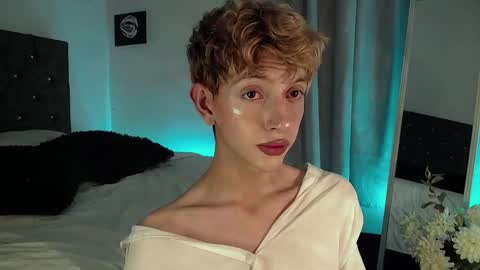 Snapshot of kyle__cooper chatting on 12.29.24 Kyle Cooper online show from 12.29.24