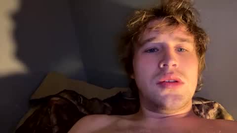 Snapshot of kylelovepussy69 chatting on 02.21.25 kylelovepussy69 online show from 02.21.25