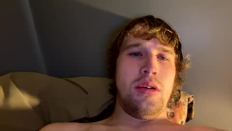 Snapshot of kylelovepussy69 chatting on 02.25.25 kylelovepussy69 online show from 02.25.25