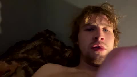 Snapshot of kylelovepussy69 chatting on 02.28.25 kylelovepussy69 online show from 02.28.25