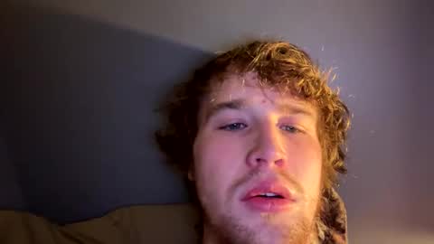 Snapshot of kylelovepussy69 chatting on 03.05.25 kylelovepussy69 online show from 03.05.25