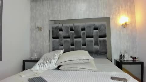 Kylie Devis  online show from 09.20.25